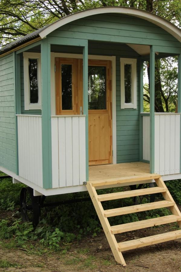 The Kestrel Shepherd Hut, Whitehouse Farm Стоумаркет Экстерьер фото