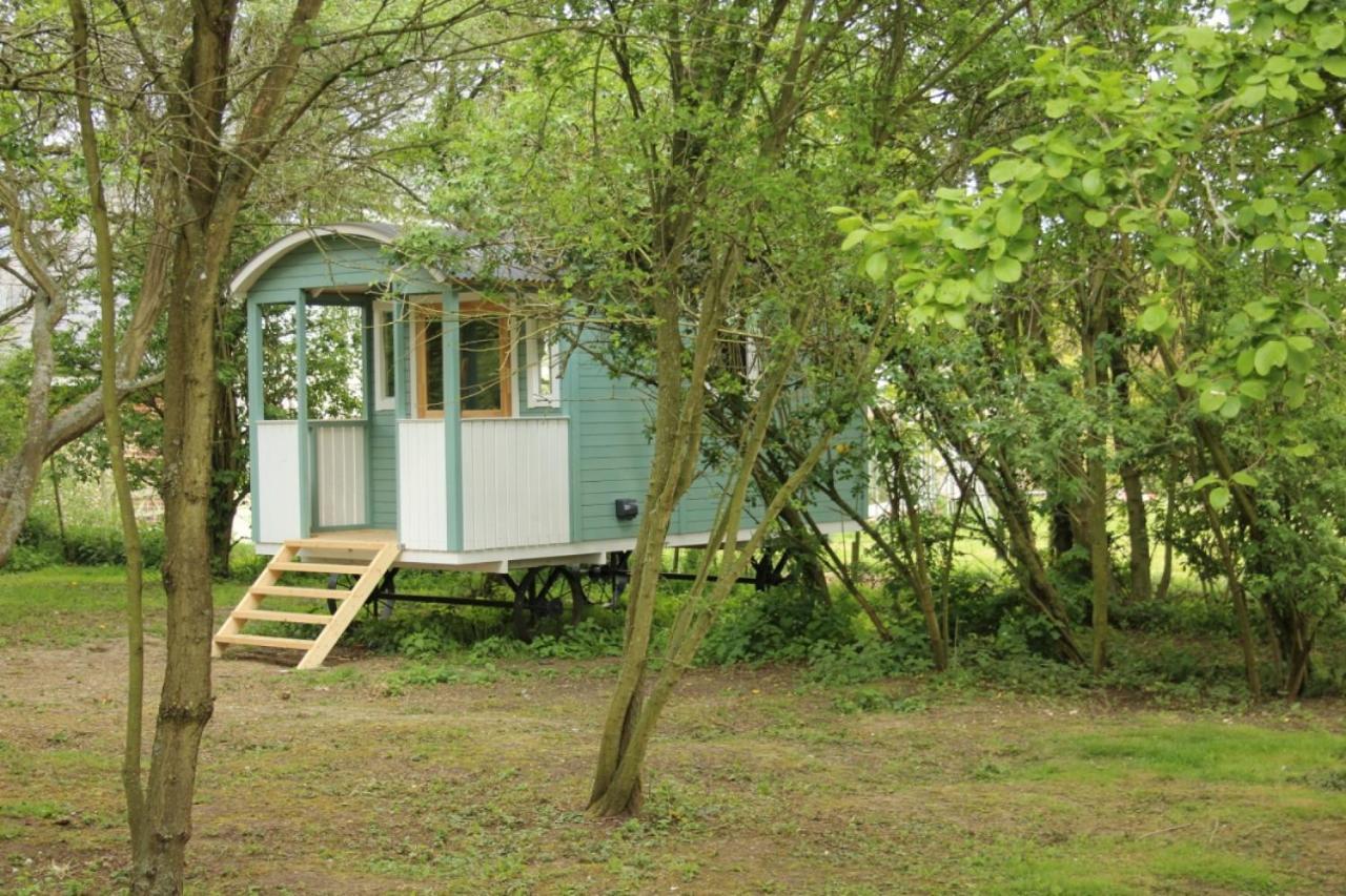 The Kestrel Shepherd Hut, Whitehouse Farm Стоумаркет Экстерьер фото