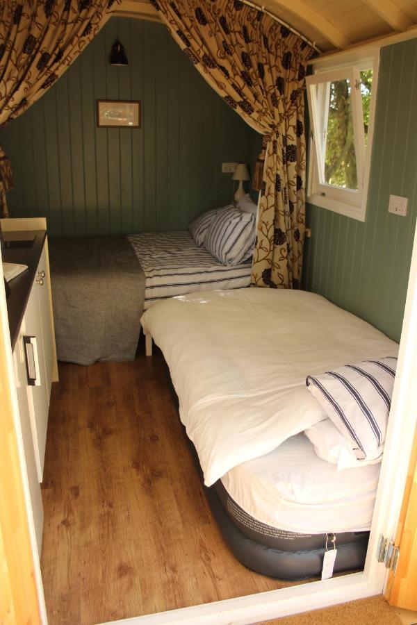The Kestrel Shepherd Hut, Whitehouse Farm Стоумаркет Экстерьер фото