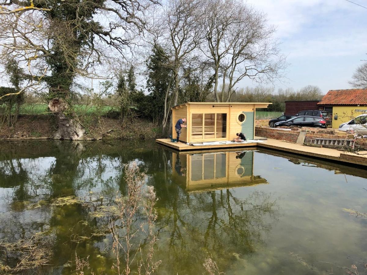The Kestrel Shepherd Hut, Whitehouse Farm Стоумаркет Экстерьер фото