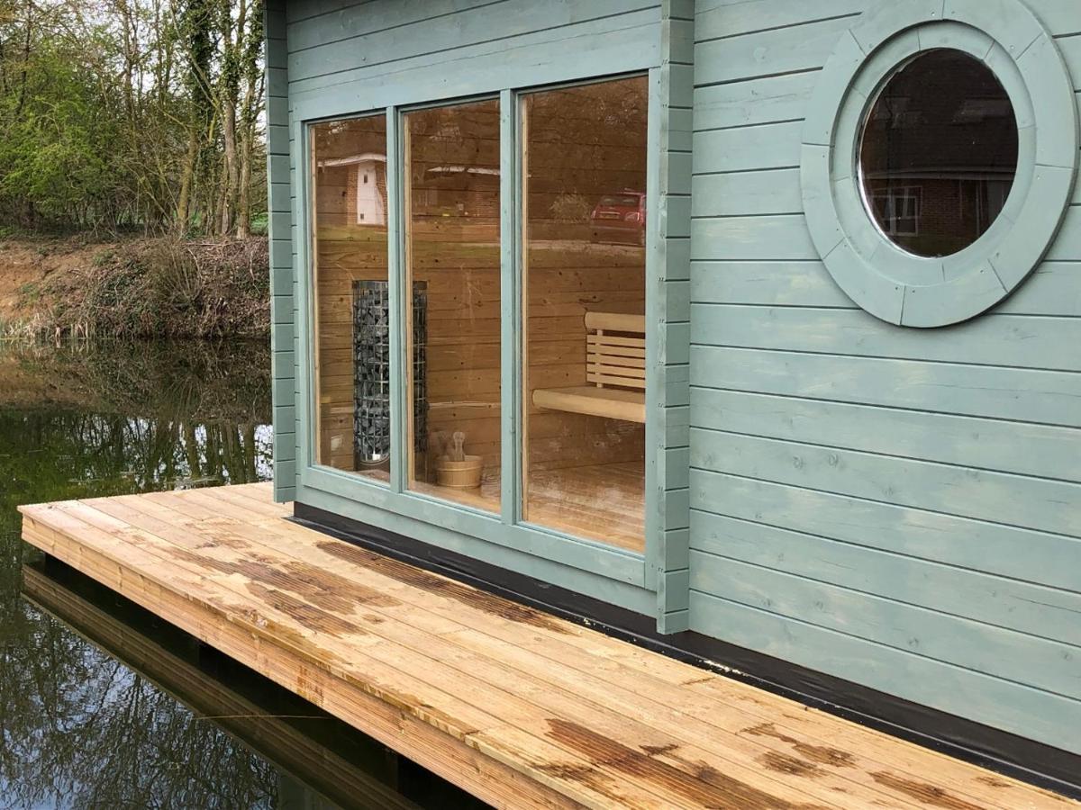 The Kestrel Shepherd Hut, Whitehouse Farm Стоумаркет Экстерьер фото